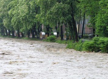 Zamknięta droga w Cieszynie. Będą ćwiczyć na wypadek powodzi