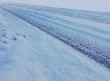 Opady śniegu na Śląsku Cieszyńskim. W innych częściach województwa ostrzegają przed oblodzeniem