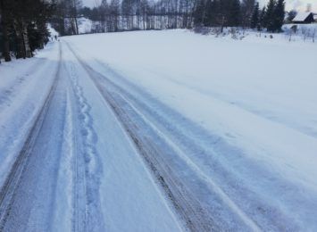 Zamiecie, zawieje, wiatr i śnieg - alerty meteorologów dla południa województwa
