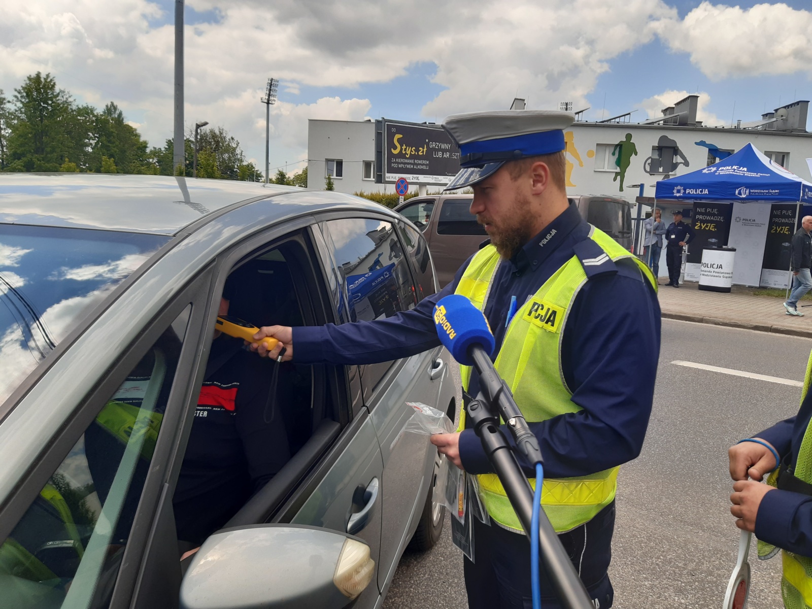Wodzisławscy policjanci uświadamiają kierowców. Ruszyli z