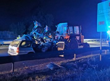 Zderzenie samochodu osobowego z ciągnikiem rolniczym w Pawłowicach