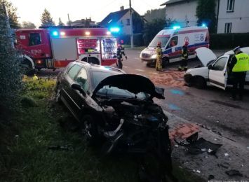 Zderzenie dwóch samochodów na skrzyżowaniu w Jastrzębiu-Zdroju. Jest poszkodowana kobieta [FOTO]