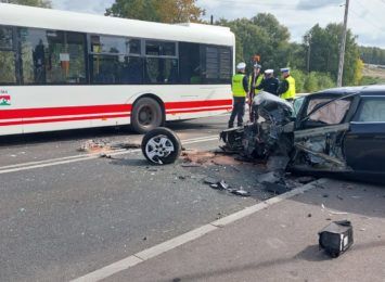 Autobus zderzył się z samochodem osobowym w Mszanie. 7 osób jest rannych [FOTO] [AKTUALIZACJA]