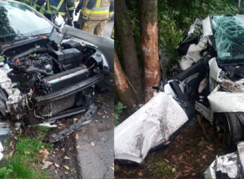 Kierowca wypadł z drogi i uderzył w drzewo. 20-letnia pasażerka zmarła [AKTUALIZACJA]