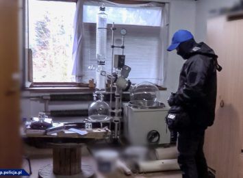 Kolejna grupa przestępcza związana z produkcją narkotyków zatrzymana na Śląsku [WIDEO,FOTO]