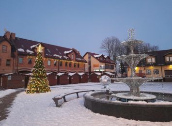 Zimowy spektakl plenerowy "Kolaż Bożonarodzeniowy" na Jarmarku Bożonarodzeniowym w Pawłowicach