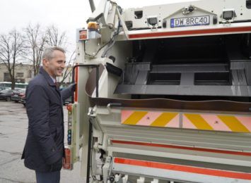 Przedsiębiorstwo Komunalne w Raciborzu chwali się nową śmieciarką. Od nowego roku to oni wywożą śmieci