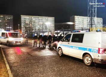 Jastrzębie-Zdrój: Policjanci zabezpieczający mecz zatrzymali kibiców obu drużyn [FOTO]