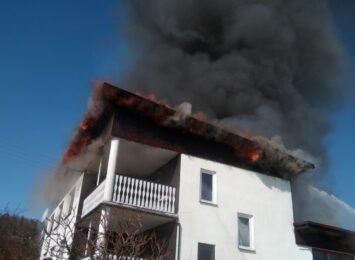 17 strażackich zastępów walczyło z pożarem w Istebnej