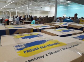 W Rybniku 110 wolontariuszy Caritasu pomaga w przygotowywaniu paczek dla Ukrainy [WIDEO,FOTO]