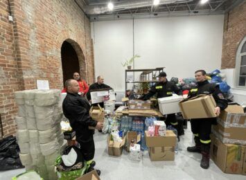 Remizy OSP pełne darów. Strażacy- ochotnicy zwożą, segregują, rozwożą [FOTO]