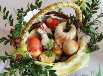 Koszyczek wielkanocny: jajka, chleb i gorzkie zioła. Tłumaczymy znaczenie i symbole