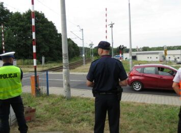Akcja Bezpieczny przejazd w całym kraju, także na jednym z przejazdów kolejowych w Wodzisławiu Śląskim