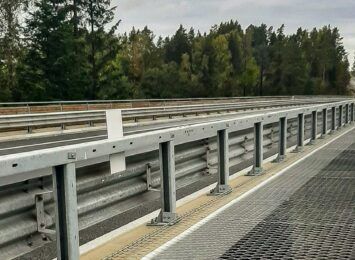Podpisano umowy na zabezpieczenie prześwitów na mostach i wiaduktach w naszym województwie