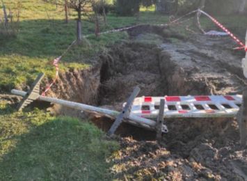 Stara sieć kanalizacyjno-wodociągową od lat zalewa posesje w Przegędzy. Czy PWiK rozwiąże problem?
