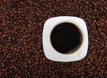 Kawa – zdrowy napój czy szkodliwa używka? Dietetyk odpowiada