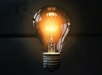 Czy warto gasić światło? Prawdy i mity na temat prądu