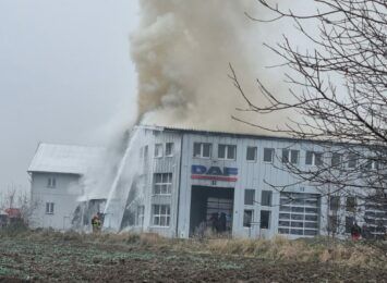 Ustroń: Pożar w hali produkcyjnej. Trwa akcja gaśnicza [FOTO]
