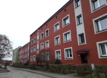 Przez cztery lata lokatorzy bloków przy ulicy Hetmańskiej w Rybniku mają jeszcze ogrzewać mieszkania piecami kaflowymi