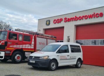 OSP w Samborowicach cieszy się z nowego samochodu