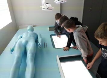 Ferie w Edukatorium Juliusz. Dzieci same robią mózg i poznają tajemnice ciała człowieka [FOTO]
