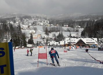 Śnieg i mróz w Istebnej, czyli V Rybnickie Zawody w Narciarstwie Alpejskim i Snowboardzie [FOTO]