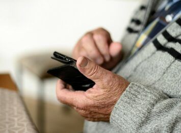 Telefon komórkowy bez tajemnic - spotkanie edukacyjne dla seniorów