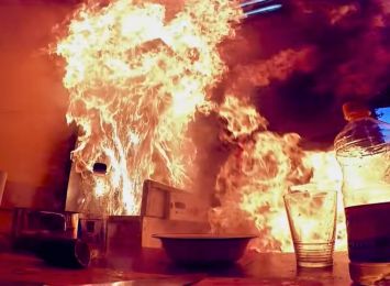 Płonący olej: Nie gaście go wodą - przestrzegają strażacy [WIDEO]