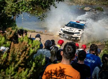 Rajd Sardynii 2023: świetne tempo Kajetanowicza i Szczepaniaka, liderują w WRC2 Challenger! [WIDEO]