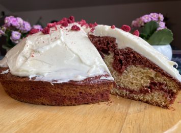 Kuchnia Radia 90 na Wielkanoc: efektowne ciasto Red Velvet