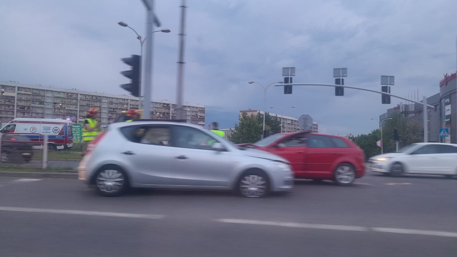Wypadek w Jastrzębiu, zderzyły się dwa samochody osobowe